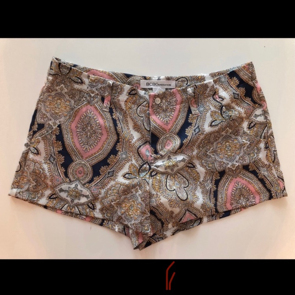 BCBGeneration Pattern Shorts